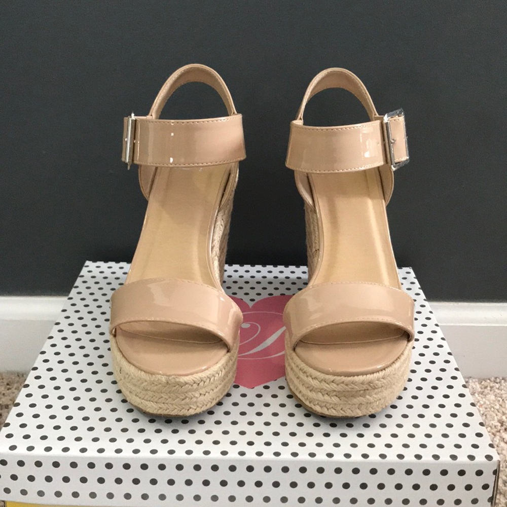 💛 LIKE NEW 💛 nude wedges